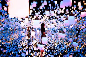 חדר המנורות בתערוכת teamLab Borderless בטוקיו